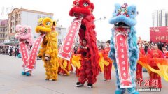 （新春走基层）山西河曲：黄河岸畔锣鼓响  民俗表演闹元宵